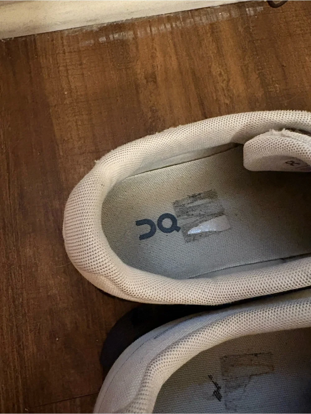 On Running Men’s Sneakers in Light Gray with Black Sole size 9